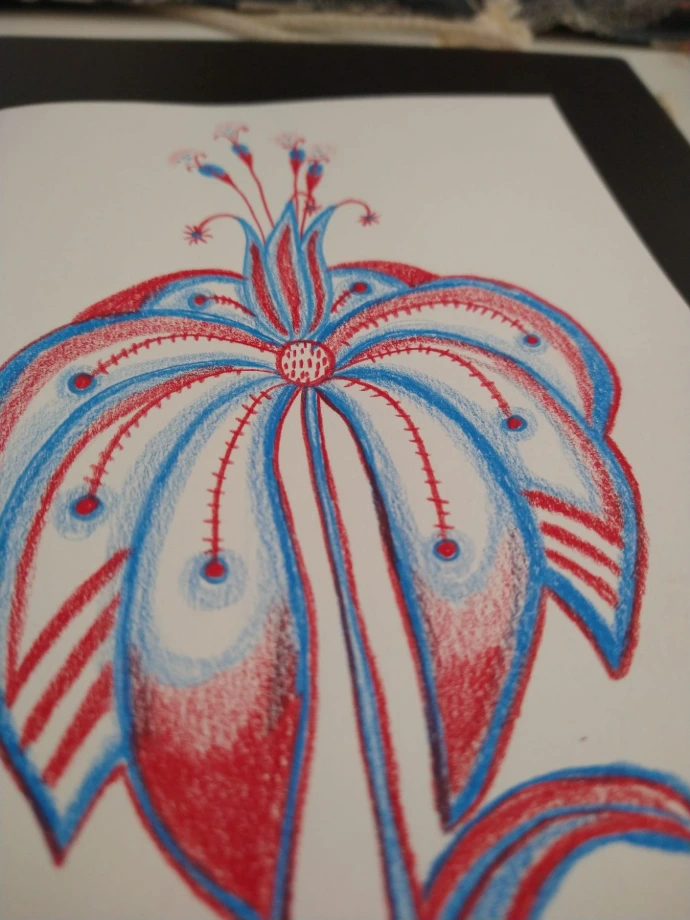Getekende Bloem met lange bladen in het blauw en rood